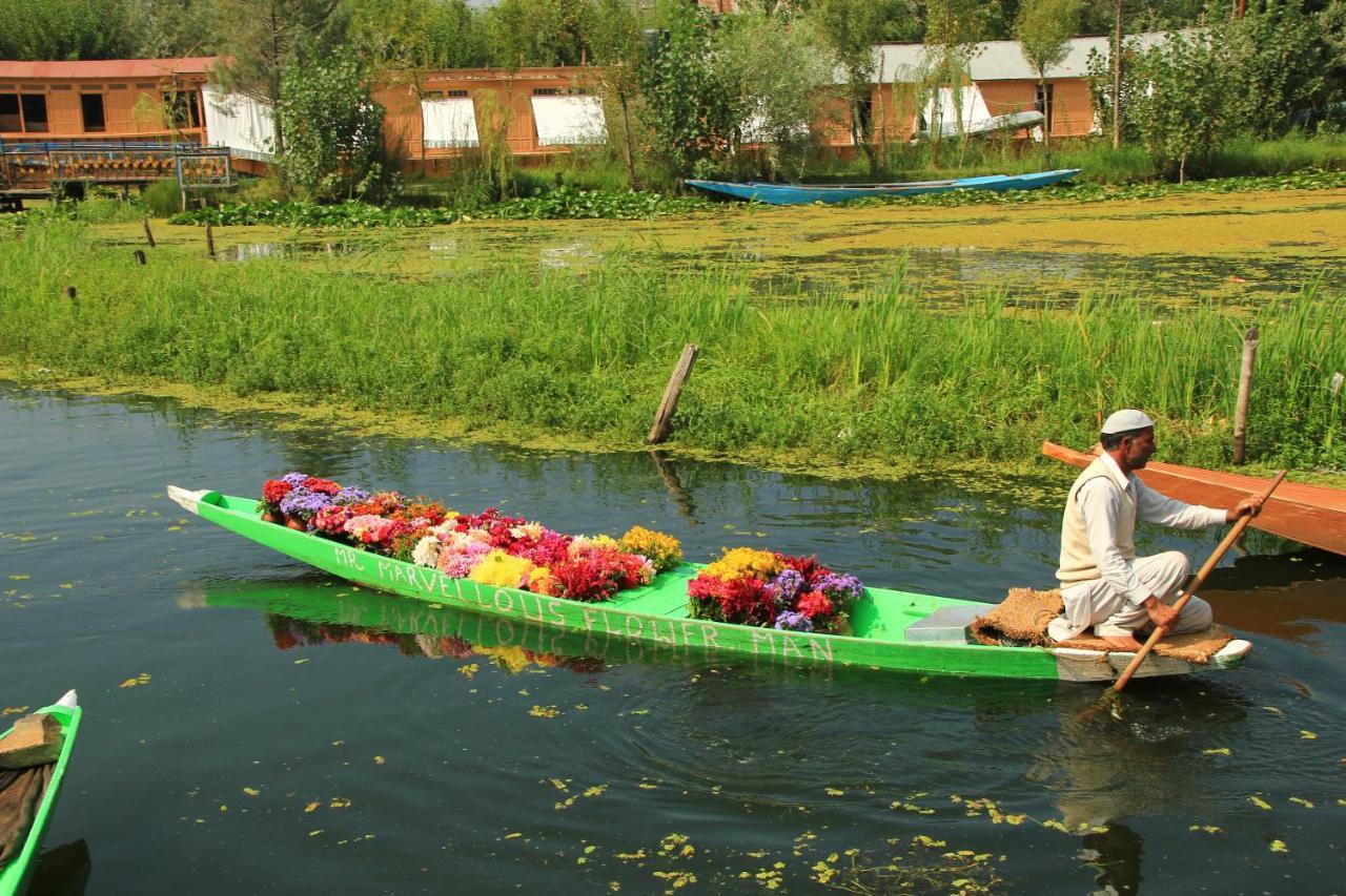 Umbrella Group Of House Boat Hotel Srīnagar Kültér fotó